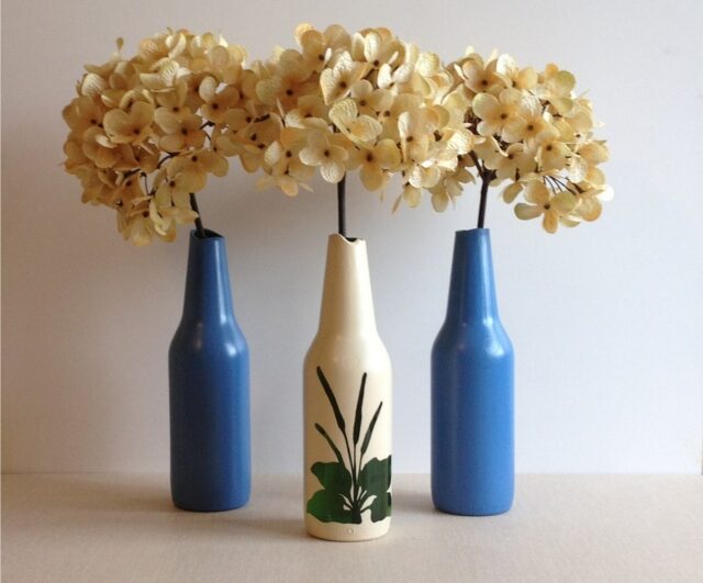 the-bottle-garden-beautifully-recycled-bottles-1389118
