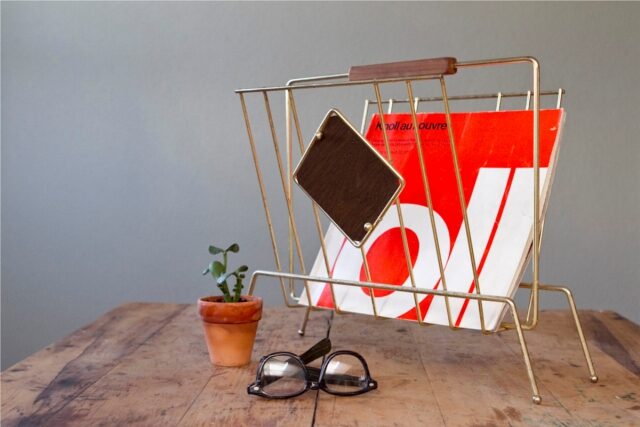 mid-century-modern-magazine-rack-9080842